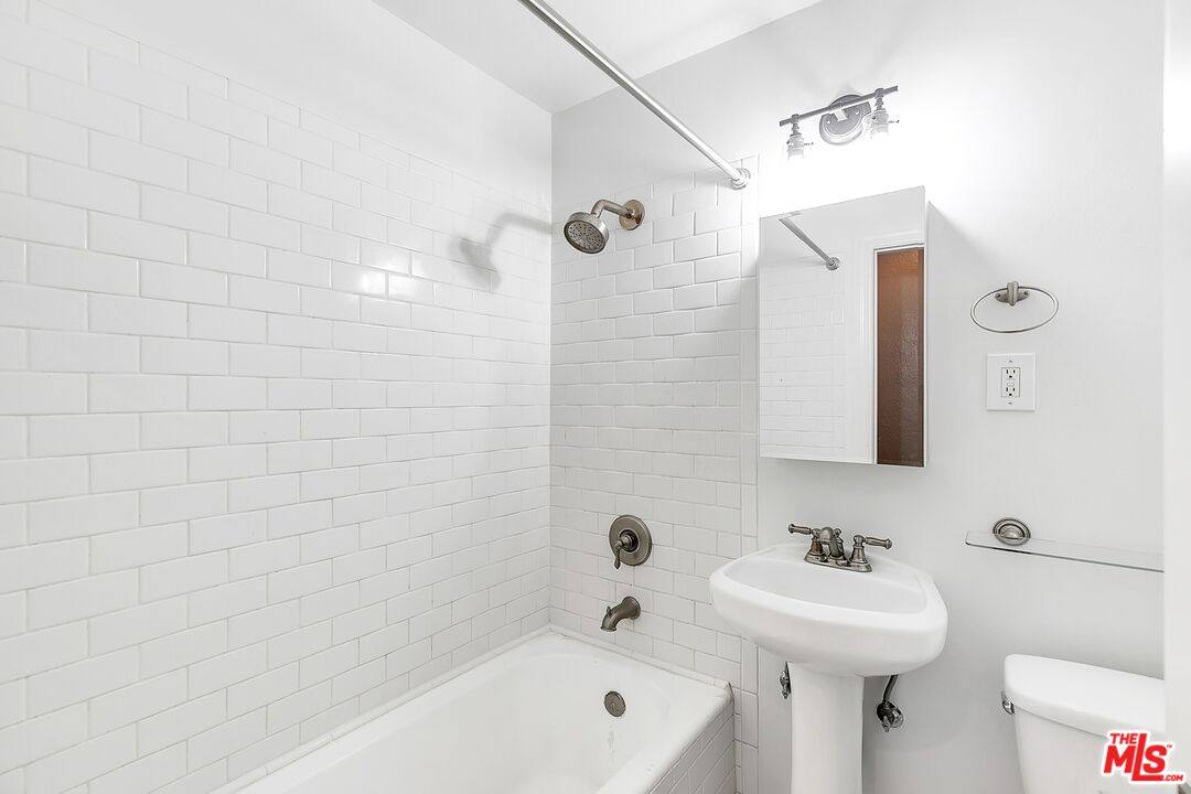 Apartment for rent at 2630 S Bedford St, Los Angeles, CA 90034