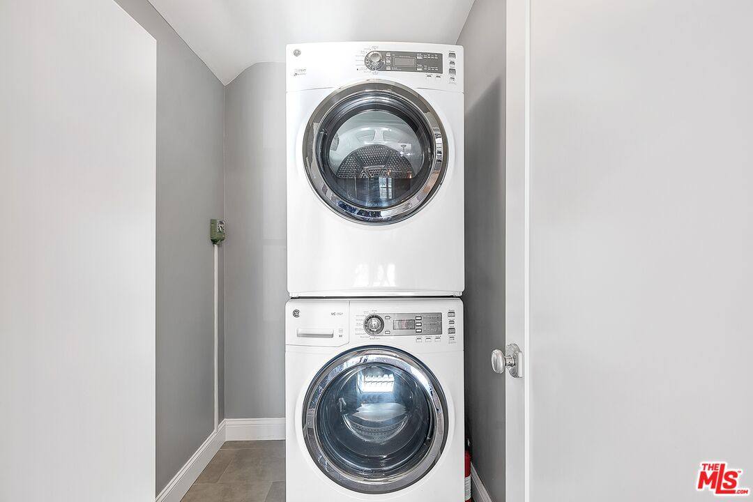 Apartment for rent at 2630 S Bedford St, Los Angeles, CA 90034