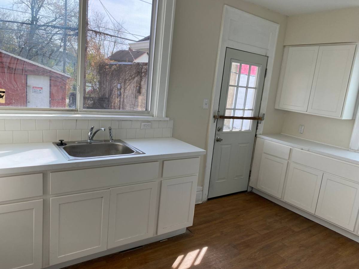 Apartment for rent at 1906-1908 Cleveland Ave, Columbus, OH 43211