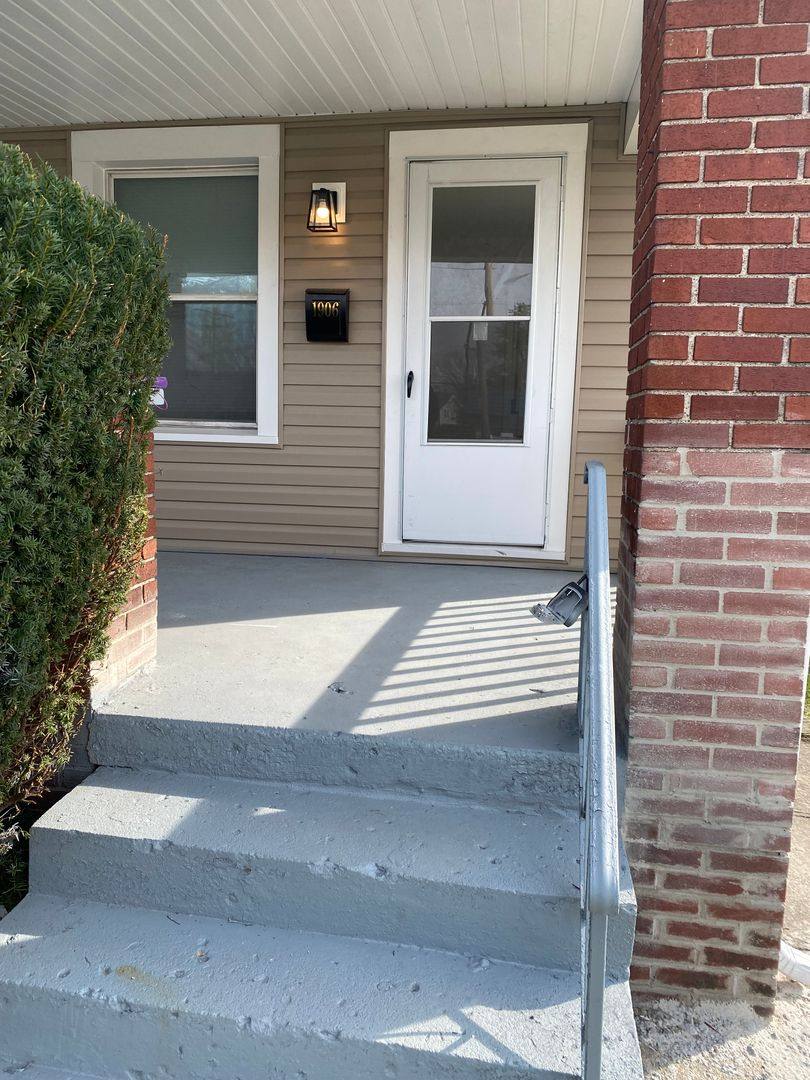 Apartment for rent at 1906-1908 Cleveland Ave, Columbus, OH 43211