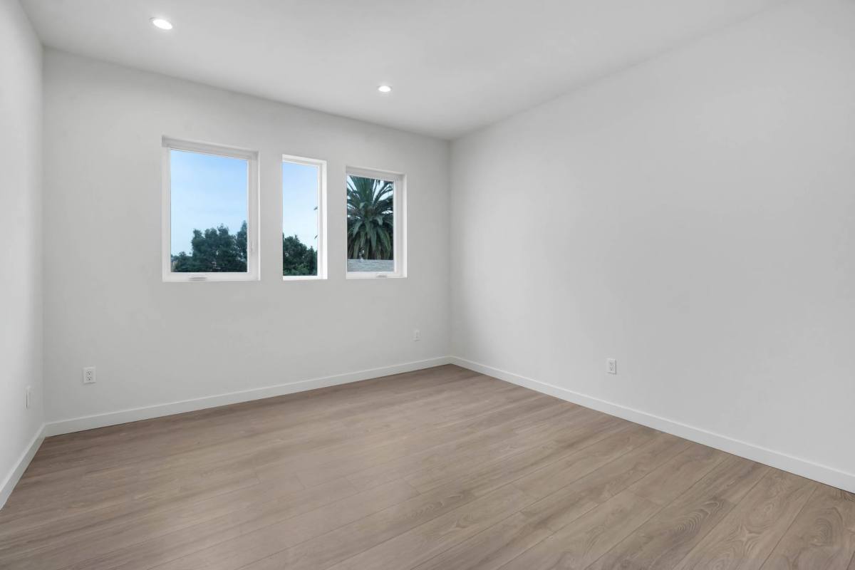 Townhouse for rent at 1015 1 2 Rosemont Ave, Los Angeles, CA 90026