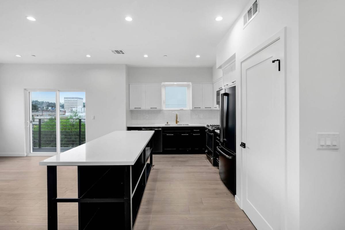 Townhouse for rent at 1015 1 2 Rosemont Ave, Los Angeles, CA 90026