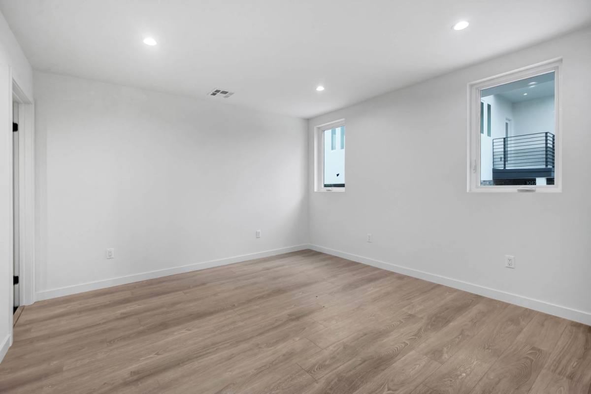 Townhouse for rent at 1015 1 2 Rosemont Ave, Los Angeles, CA 90026