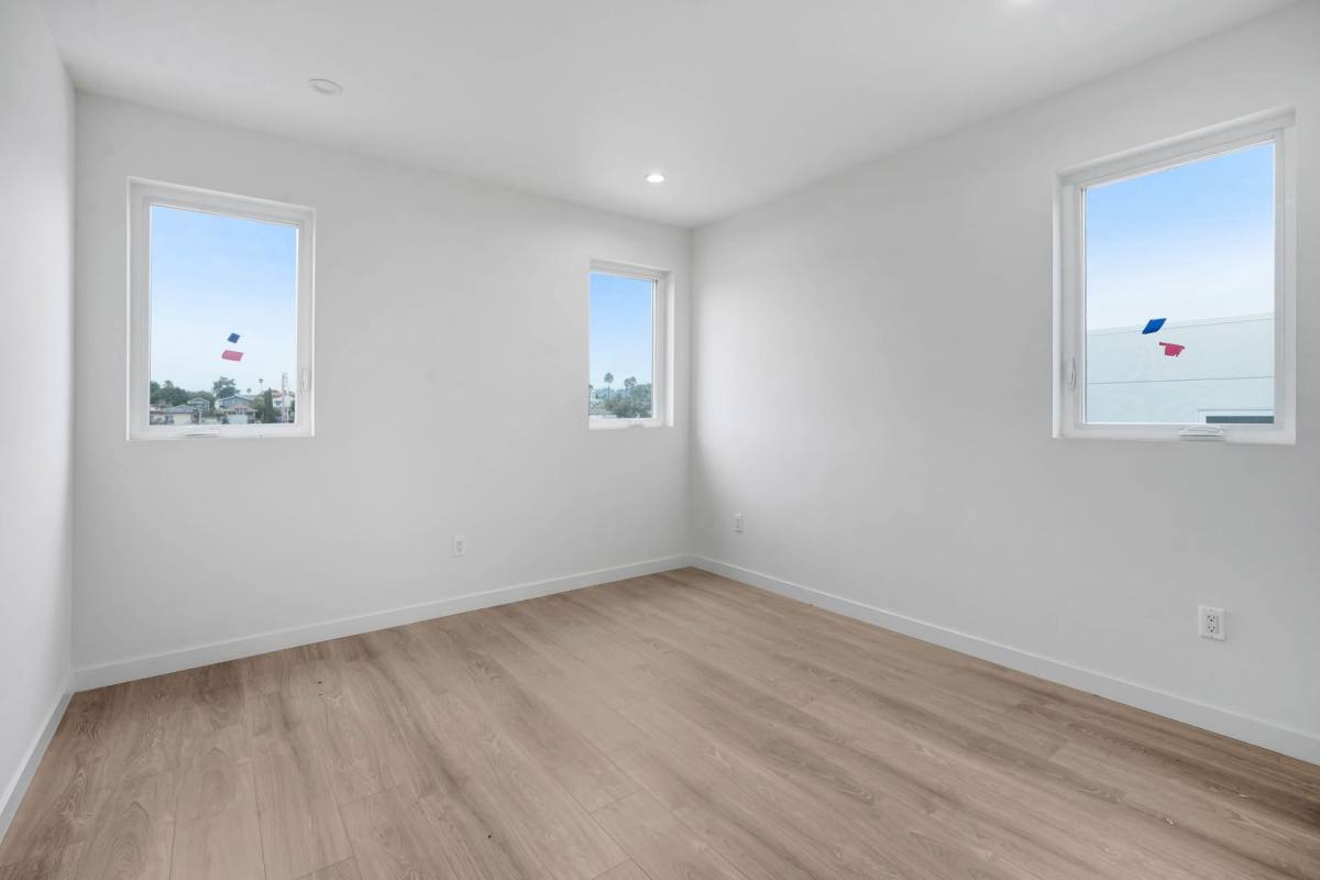 Townhouse for rent at 1015 1 2 Rosemont Ave, Los Angeles, CA 90026