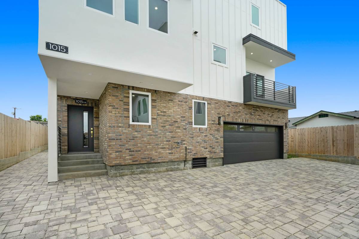 Townhouse for rent at 1015 1 2 Rosemont Ave, Los Angeles, CA 90026