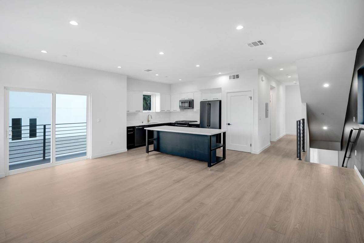 Townhouse for rent at 1015 1 2 Rosemont Ave, Los Angeles, CA 90026