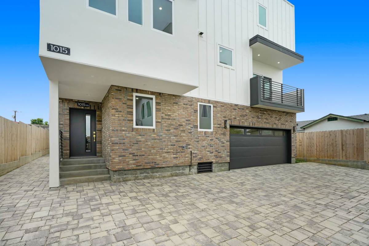 Townhouse for rent at 1015 1 2 Rosemont Ave, Los Angeles, CA 90026