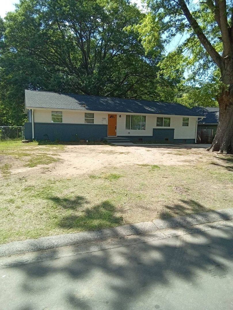 House for rent at 3338 Barfield Dr, Charlotte, NC 28217