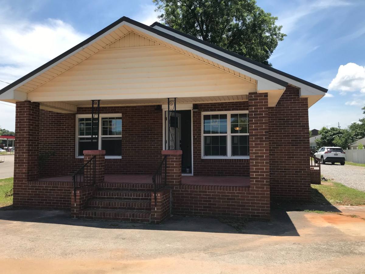 House for rent at 904 Snow St, Oxford, AL 36203