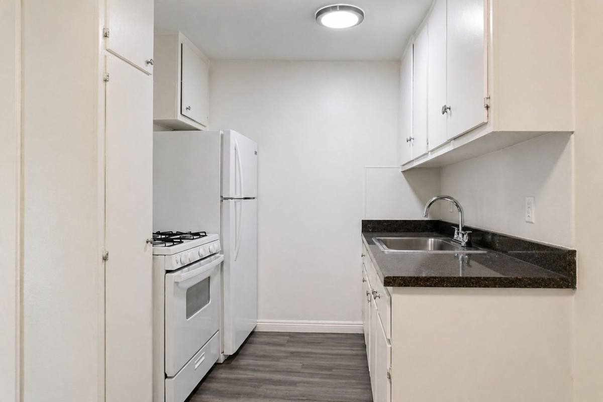 Apartment for rent at 13838 Victory Blvd, Van Nuys, CA 91401
