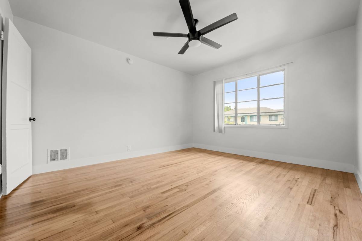Apartment for rent at 3206-3212 W 60th St, Los Angeles, CA 90043
