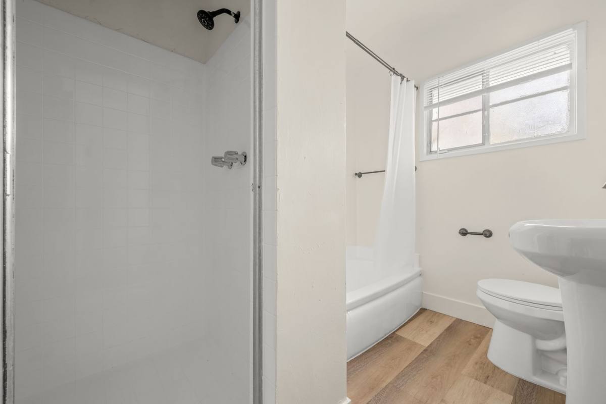 Apartment for rent at 3206-3212 W 60th St, Los Angeles, CA 90043