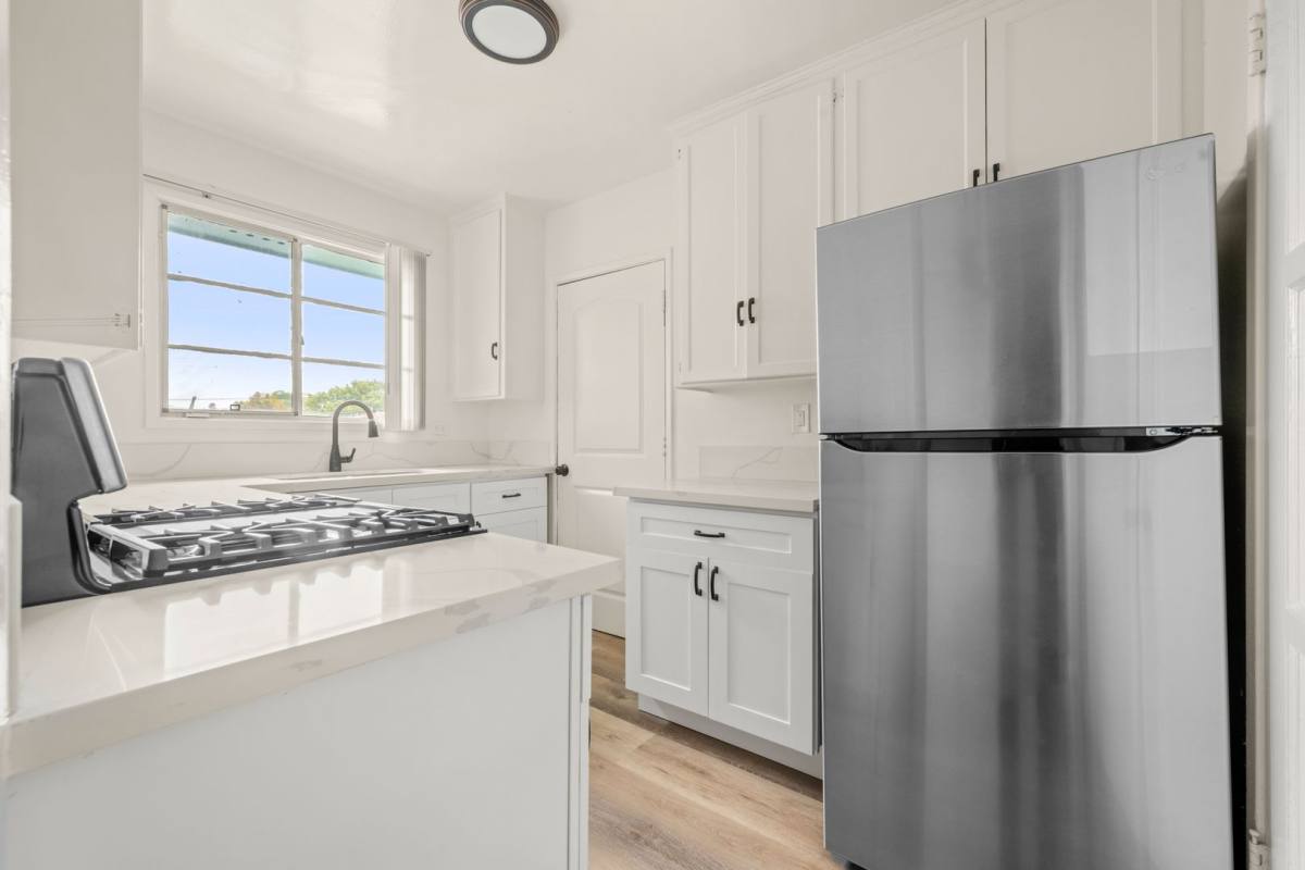 Apartment for rent at 3206-3212 W 60th St, Los Angeles, CA 90043