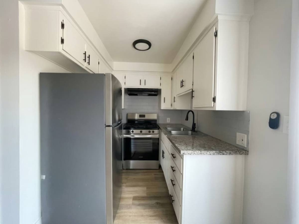Apartment for rent at 3206-3212 W 60th St, Los Angeles, CA 90043