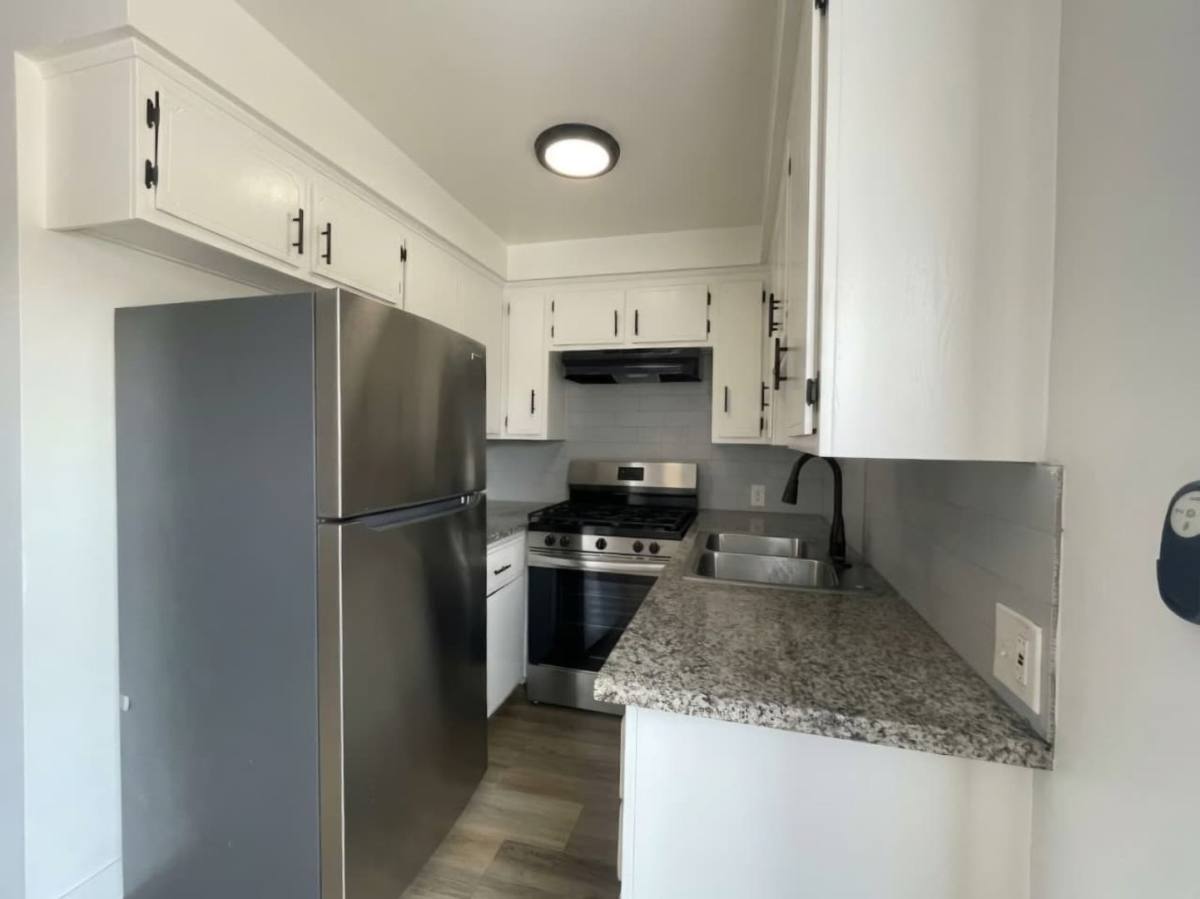 Apartment for rent at 3206-3212 W 60th St, Los Angeles, CA 90043