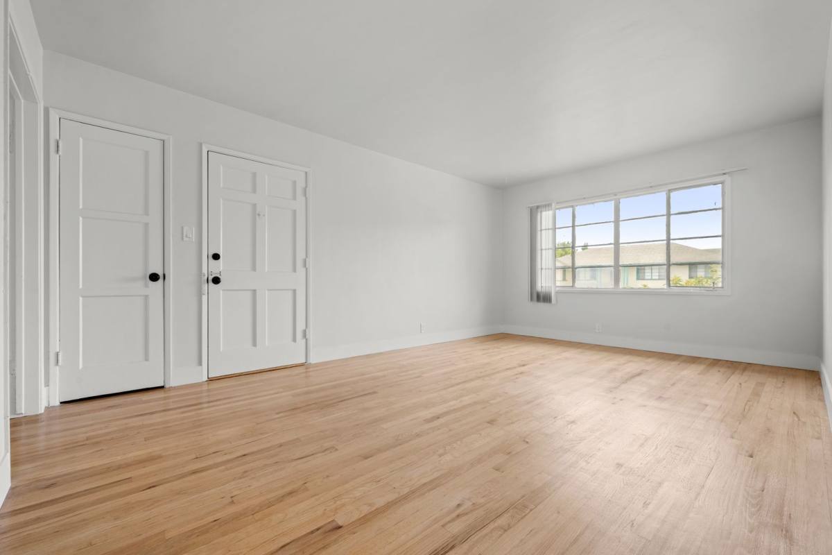 Apartment for rent at 3206-3212 W 60th St, Los Angeles, CA 90043