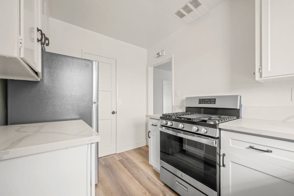 Apartment for rent at 3206-3212 W 60th St, Los Angeles, CA 90043