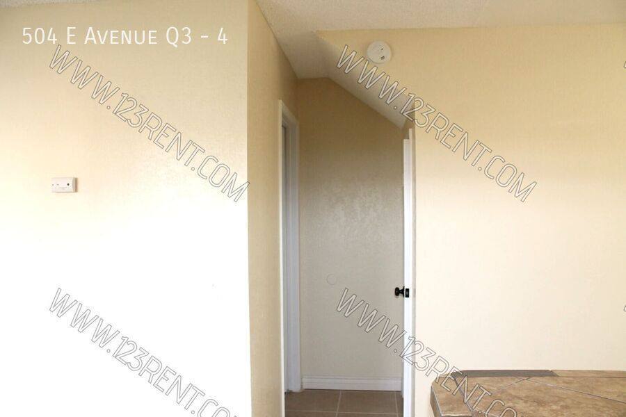 Townhouse for rent at 504 E Ave Q3 #4, Palmdale, CA 93550
