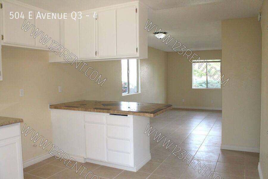 Townhouse for rent at 504 E Ave Q3 #4, Palmdale, CA 93550