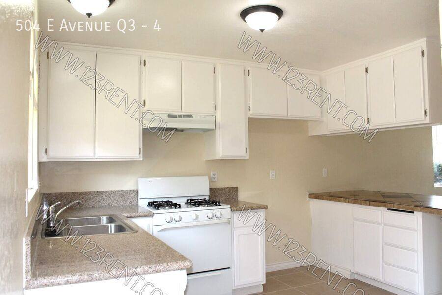 Townhouse for rent at 504 E Ave Q3 #4, Palmdale, CA 93550