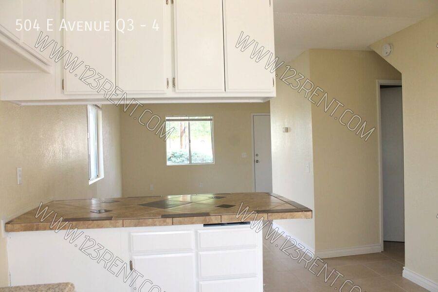 Townhouse for rent at 504 E Ave Q3 #4, Palmdale, CA 93550