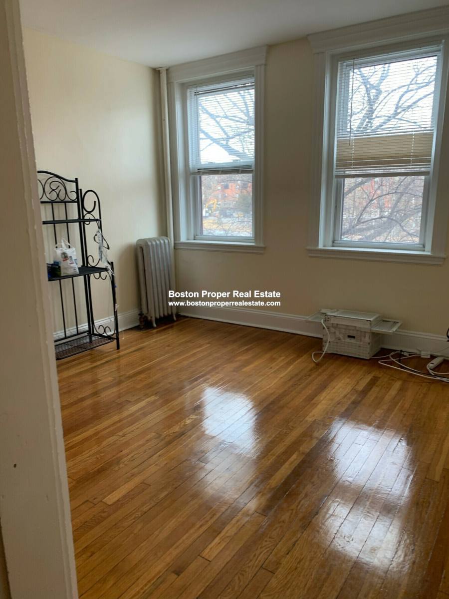Apartment for rent at 352 Riverway #15, Boston, MA 02115