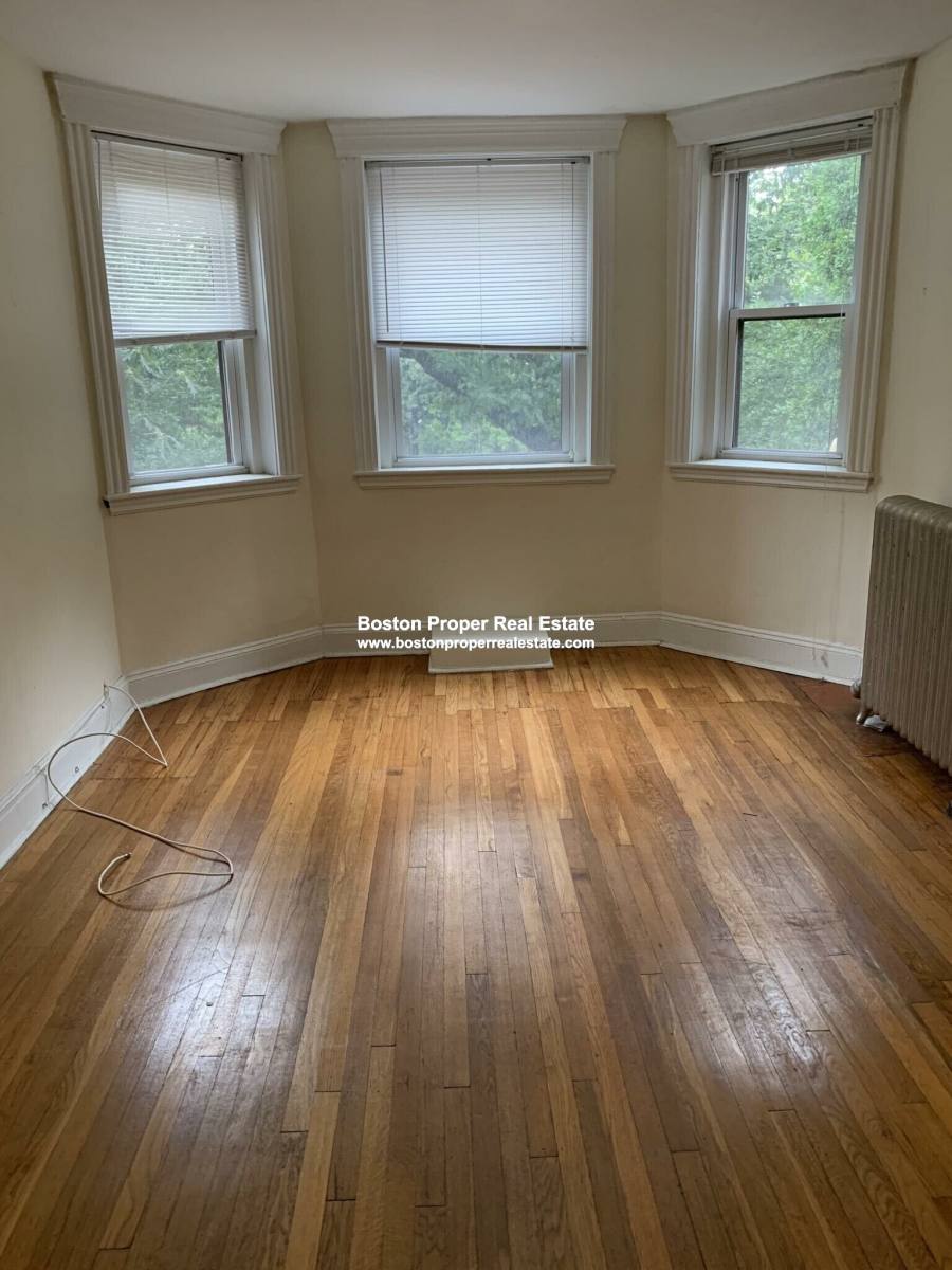 Apartment for rent at 352 Riverway #15, Boston, MA 02115