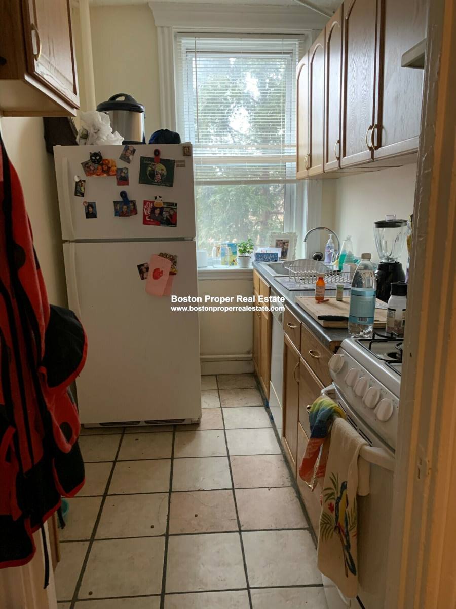 Apartment for rent at 352 Riverway #15, Boston, MA 02115
