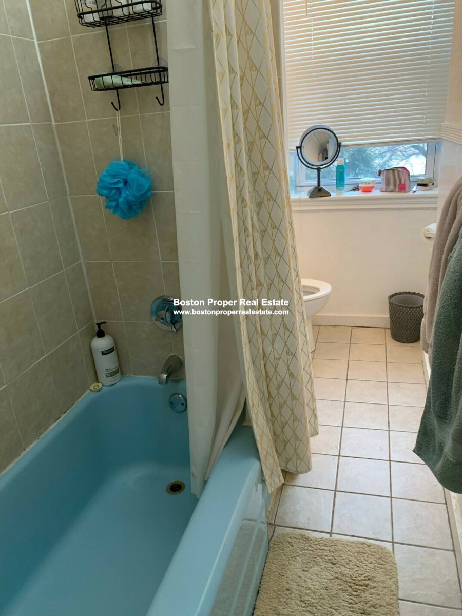 Apartment for rent at 352 Riverway #15, Boston, MA 02115