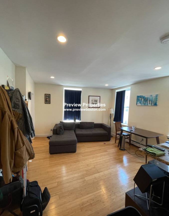 Apartment for rent at 212 Maverick St #3P, East Boston, MA 02128