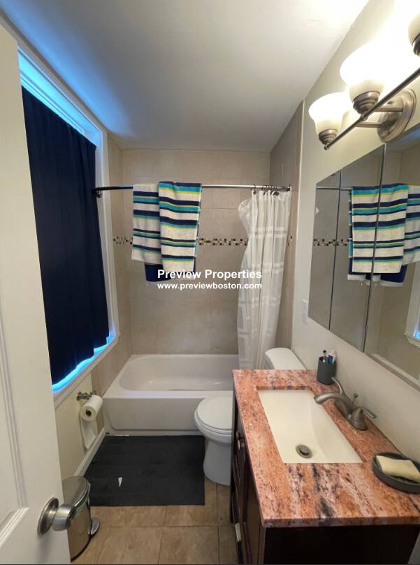 Apartment for rent at 212 Maverick St #3P, East Boston, MA 02128