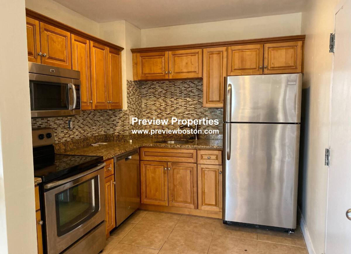 Apartment for rent at 212 Maverick St #3P, East Boston, MA 02128
