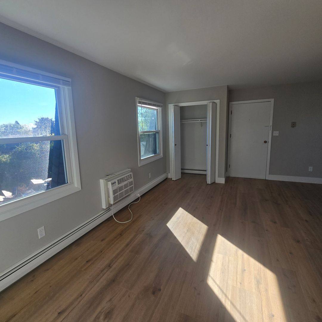 Apartment for rent at 1510-1512 4th Ave, Grafton, WI 53024
