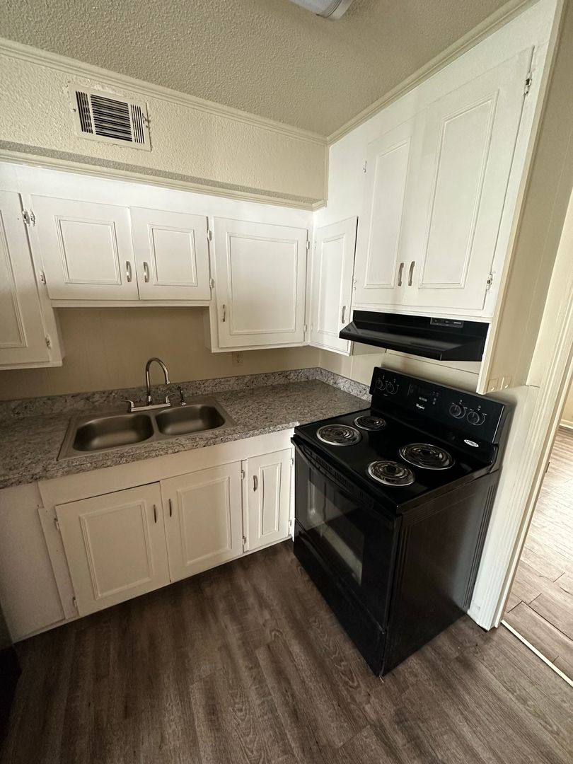 Apartment for rent at 214 E Grady St, Statesboro, GA 30458
