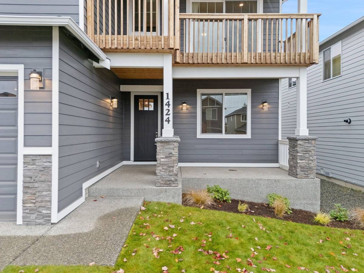 House for rent at 1424 Baker Heights Loop, Bremerton, WA 98312