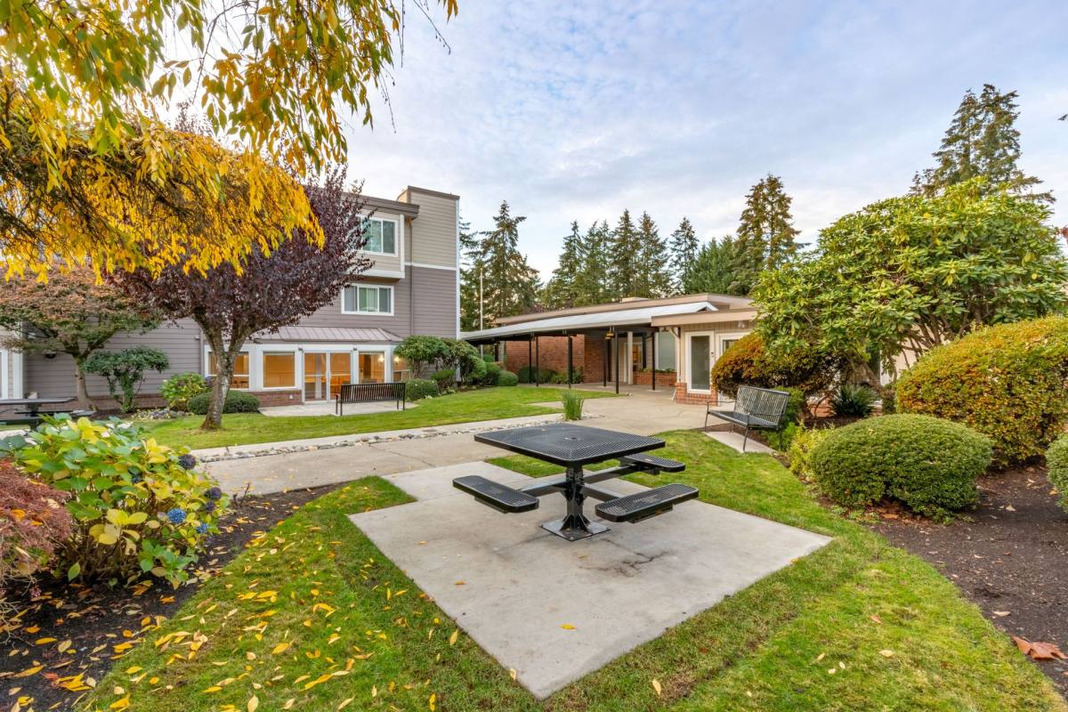 Apartment for rent at 15750 NE 15th St, Bellevue, WA 98008