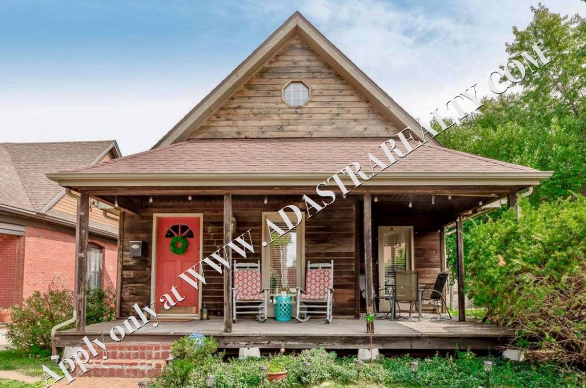 House for rent at 2715 Holmes St, Kansas City, MO 64109