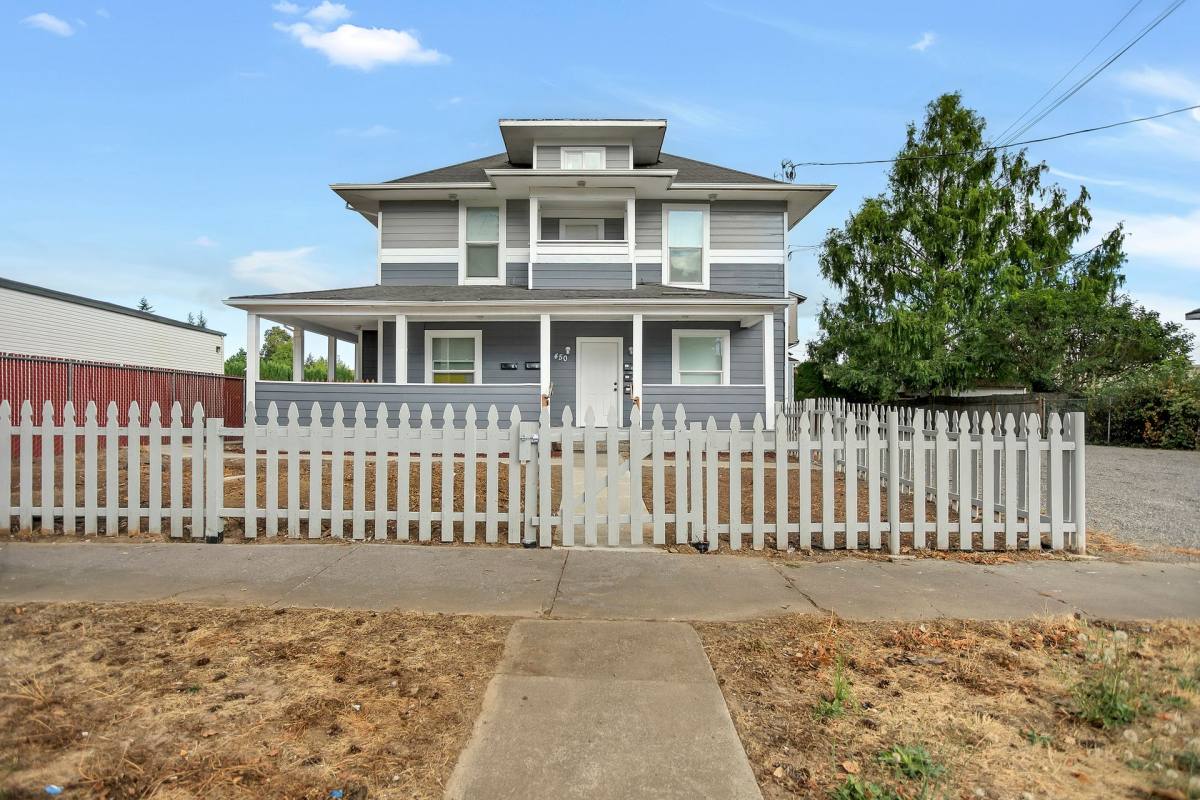 Apartment for rent at 450 SE 5th Ave, Hillsboro, OR 97123