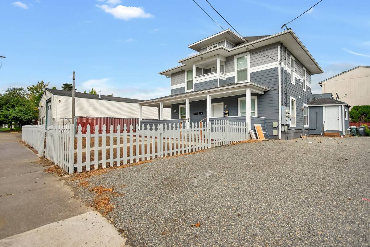 Apartment for rent at 450 SE 5th Ave, Hillsboro, OR 97123