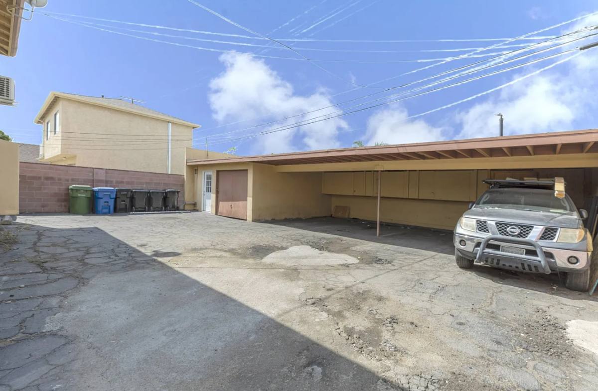 Apartment for rent at 6623 Troost Ave, North Hollywood, CA 91606