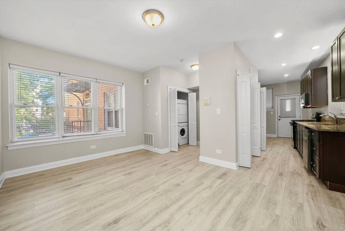 Apartment for rent at 7340-62 N Hoyne Ave, Chicago, IL 60645