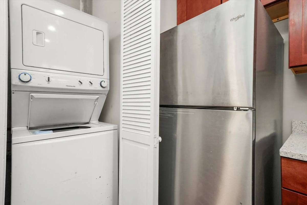 Apartment for rent at 7340 N Hoyne Ave, Chicago, IL 60645