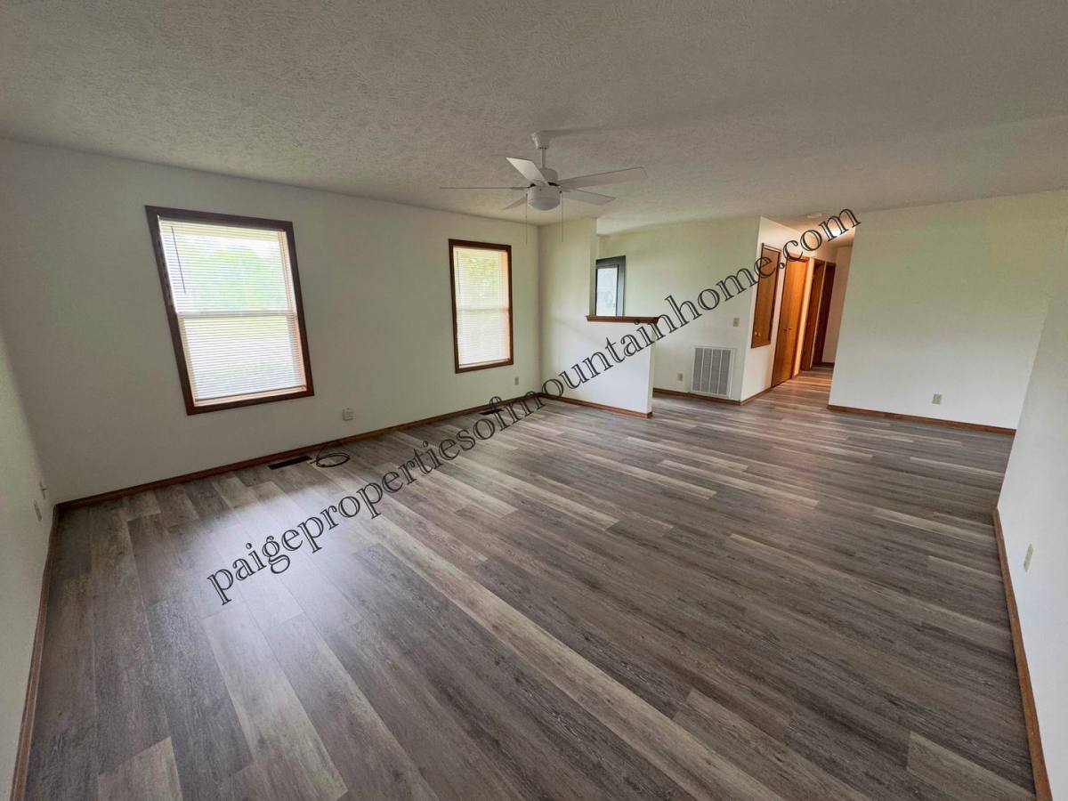 House for rent at 313 Bomber Blvd, Mountain Home, AR 72653