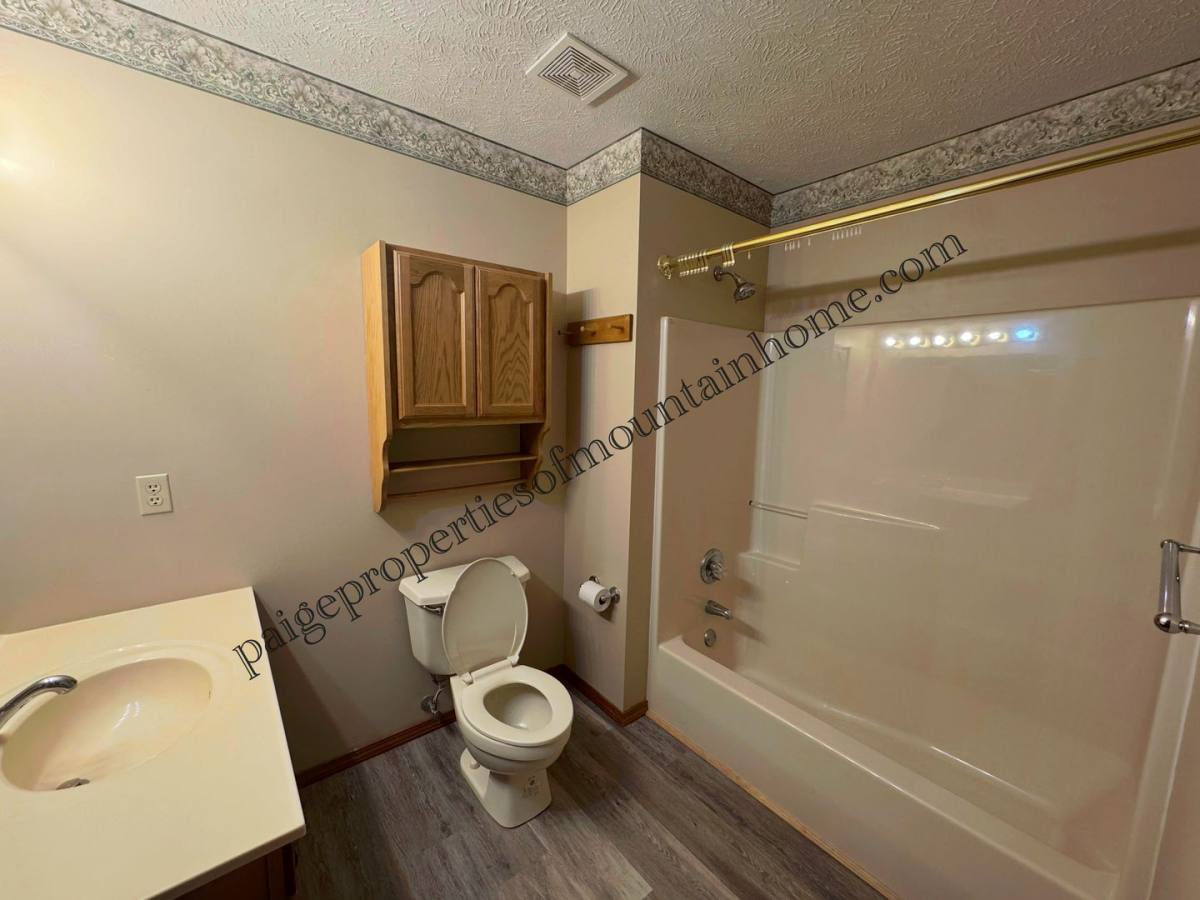 House for rent at 313 Bomber Blvd, Mountain Home, AR 72653