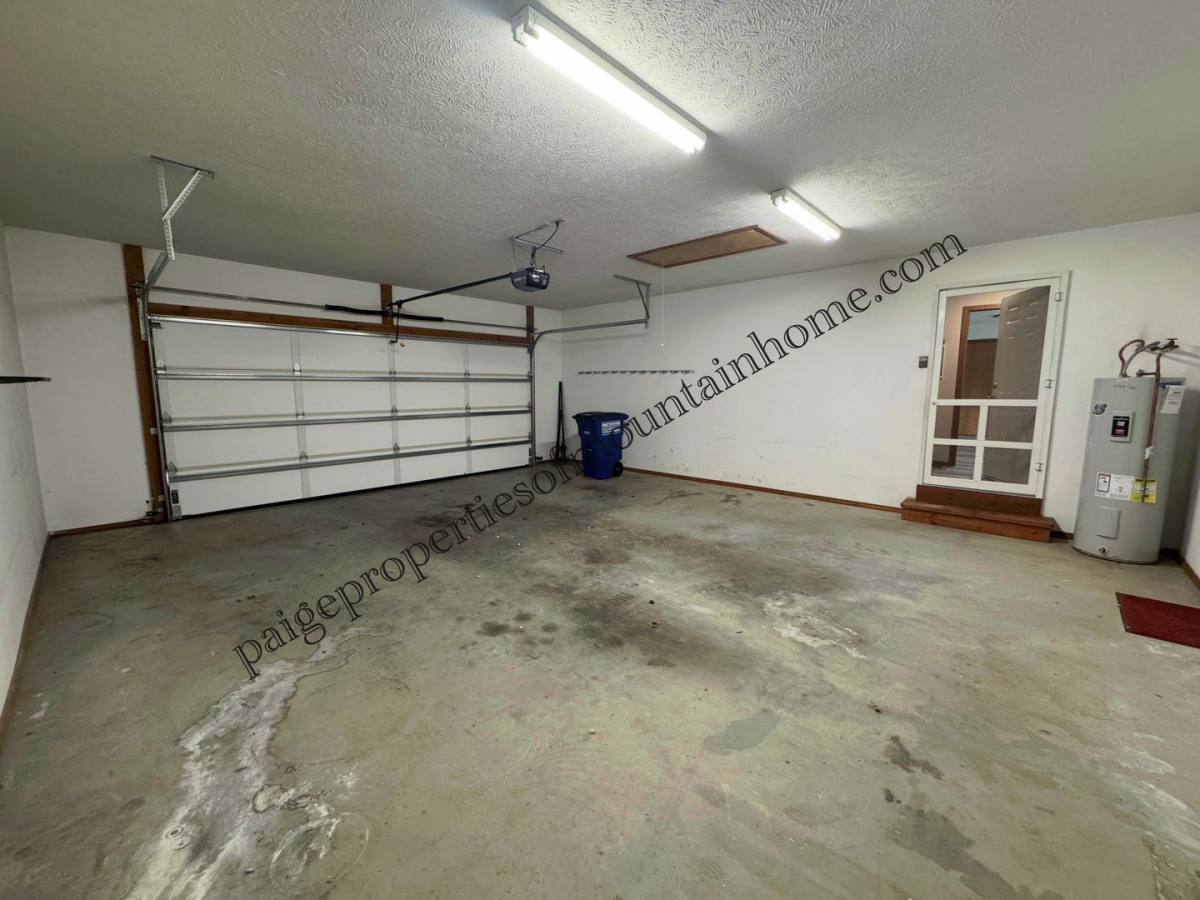 House for rent at 313 Bomber Blvd, Mountain Home, AR 72653