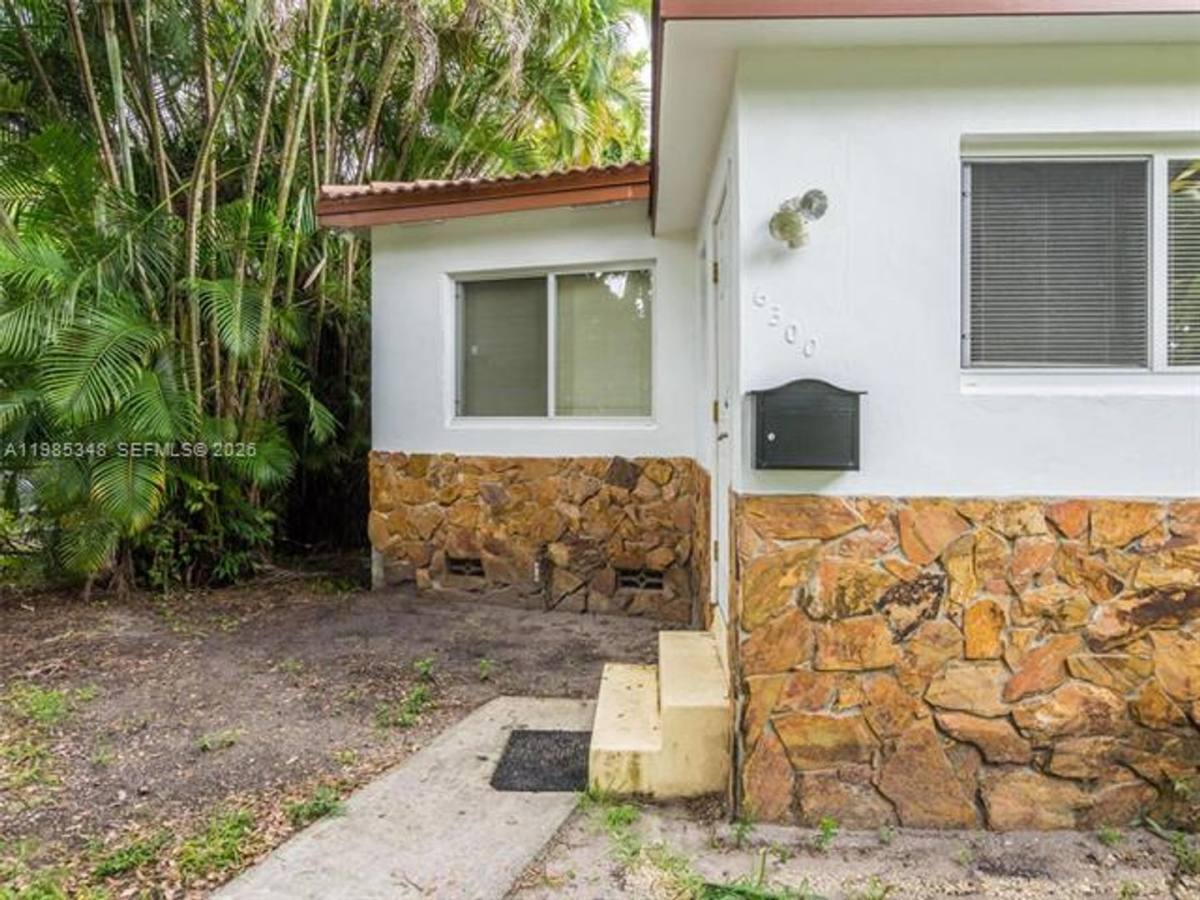 House for rent at 6300 NW 41st St, Miami, FL 33166