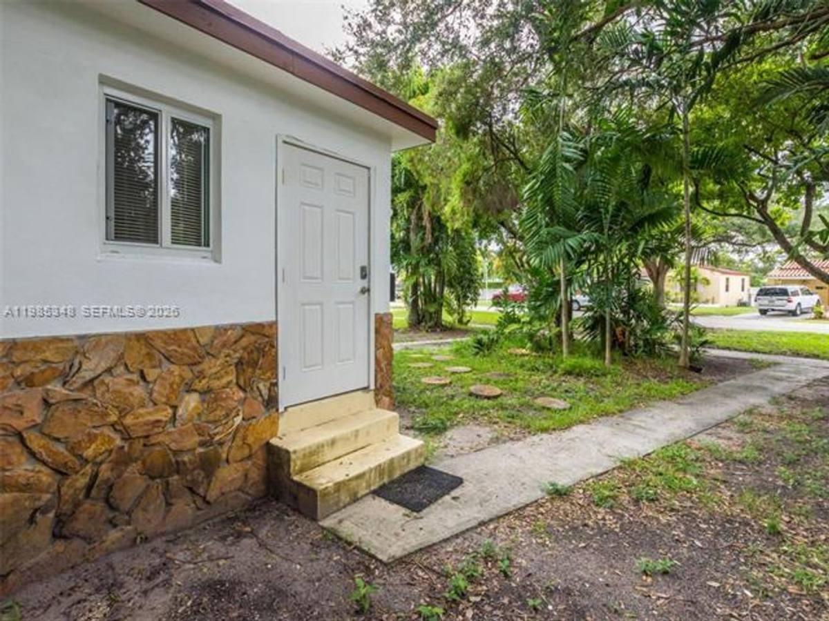 House for rent at 6300 NW 41st St, Miami, FL 33166