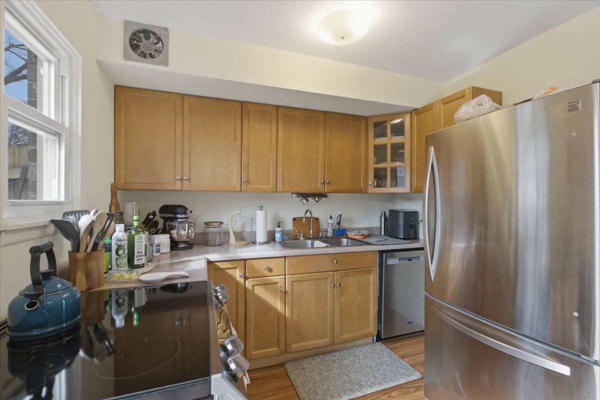 Townhouse for rent at 1631 Belle Plaine #TH, Chicago, IL 60613