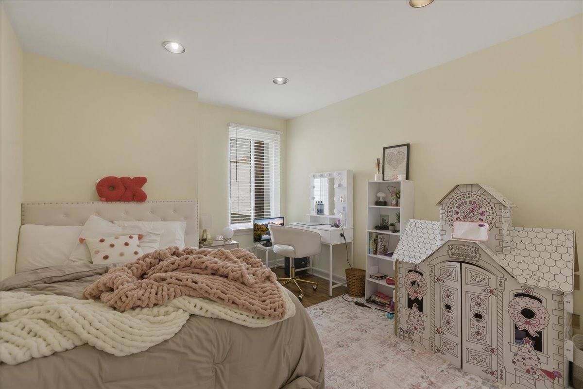 Townhouse for rent at 1631 Belle Plaine #TH, Chicago, IL 60613
