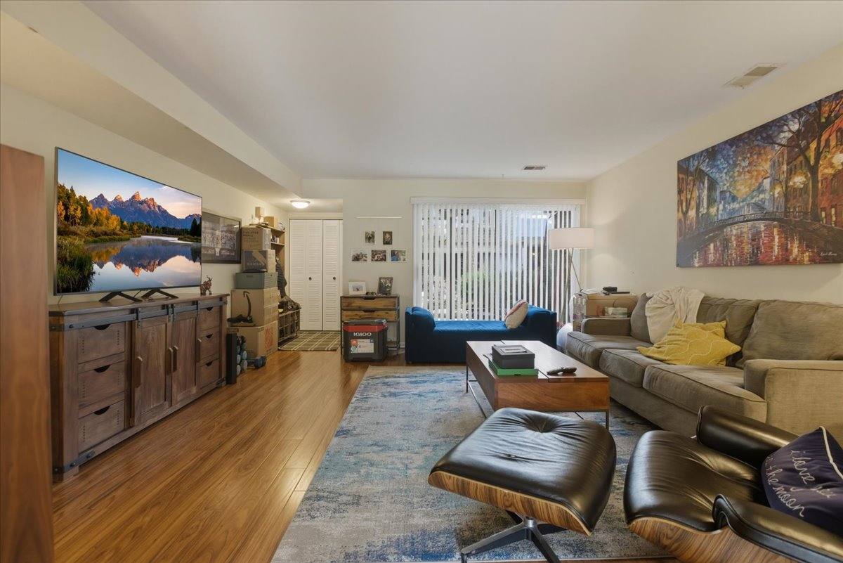 Townhouse for rent at 1631 Belle Plaine #TH, Chicago, IL 60613